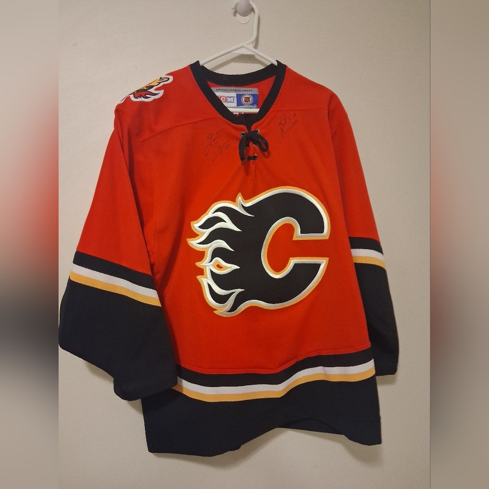 Calgary Flames CCM Jersey MED Autographs